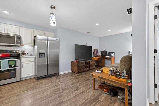 6719 NW Monticello Terrace, Parkville, MO 64152