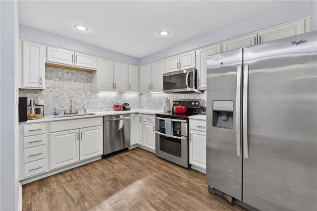 6719 NW Monticello Terrace, Parkville, MO 64152