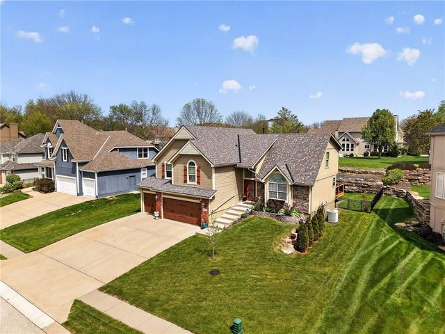 6719 NW Monticello Terrace, Parkville, MO 64152