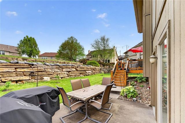 6719 NW Monticello Terrace, Parkville, MO 64152