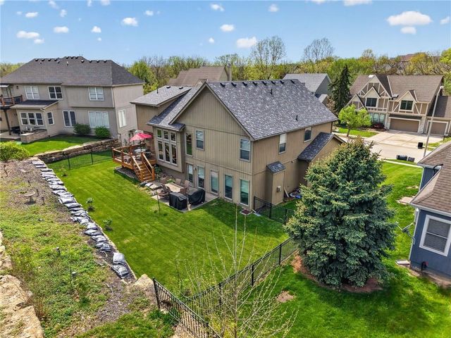 6719 NW Monticello Terrace, Parkville, MO 64152
