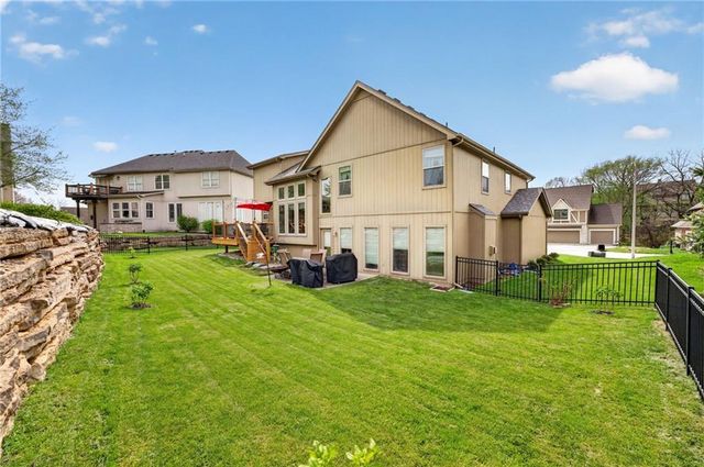 6719 NW Monticello Terrace, Parkville, MO 64152