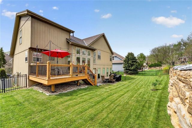6719 NW Monticello Terrace, Parkville, MO 64152