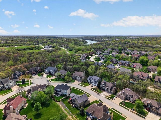 6719 NW Monticello Terrace, Parkville, MO 64152