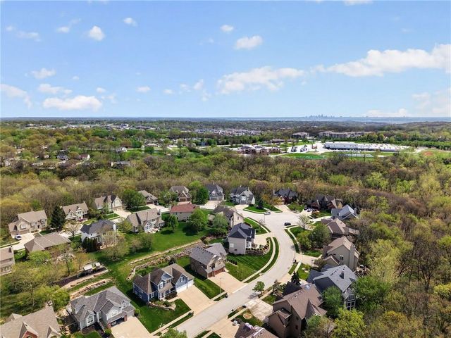 6719 NW Monticello Terrace, Parkville, MO 64152