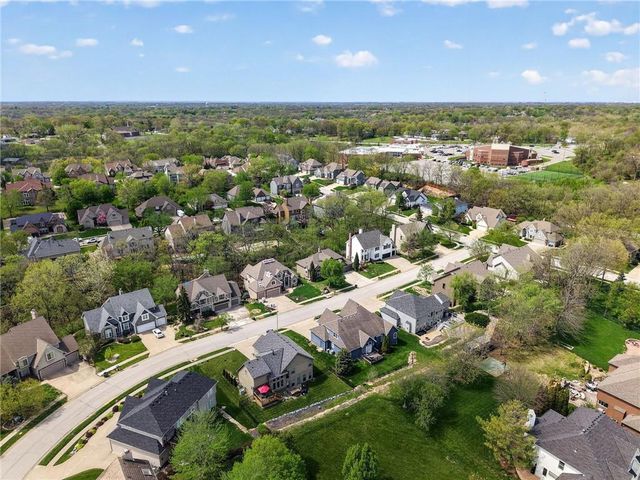 6719 NW Monticello Terrace, Parkville, MO 64152