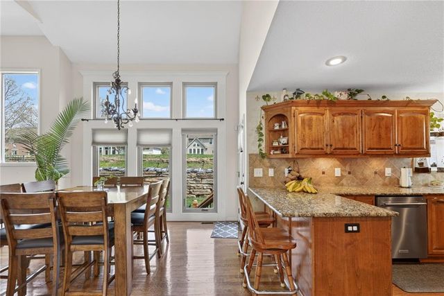 6719 NW Monticello Terrace, Parkville, MO 64152
