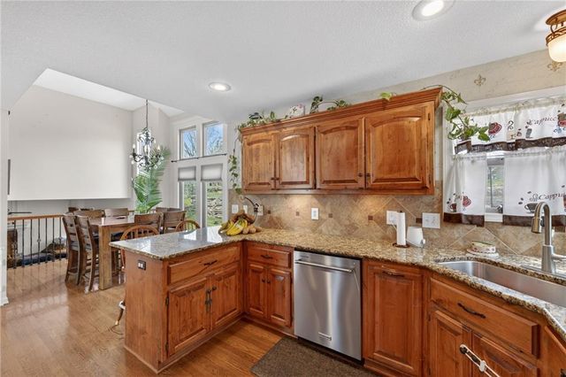 6719 NW Monticello Terrace, Parkville, MO 64152