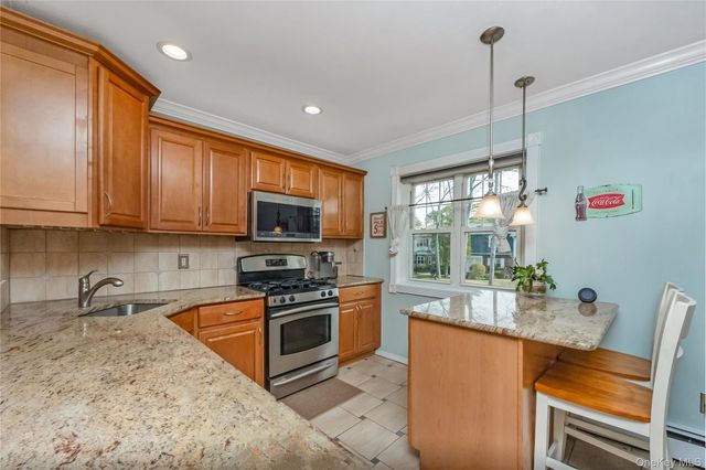 10 Glen Hollow Road C7, Holtsville, NY 11742