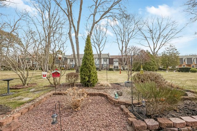 10 Glen Hollow Road C7, Holtsville, NY 11742