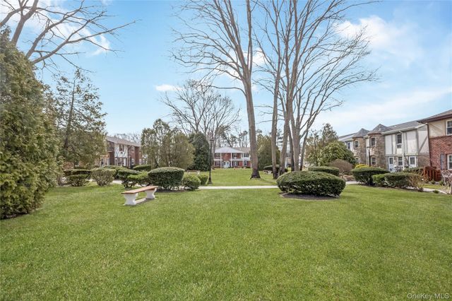 10 Glen Hollow Road C7, Holtsville, NY 11742