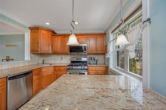 10 Glen Hollow Road C7, Holtsville, NY 11742