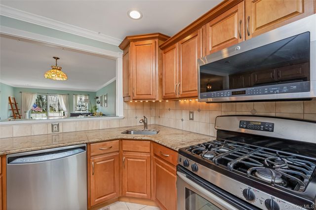 10 Glen Hollow Road C7, Holtsville, NY 11742