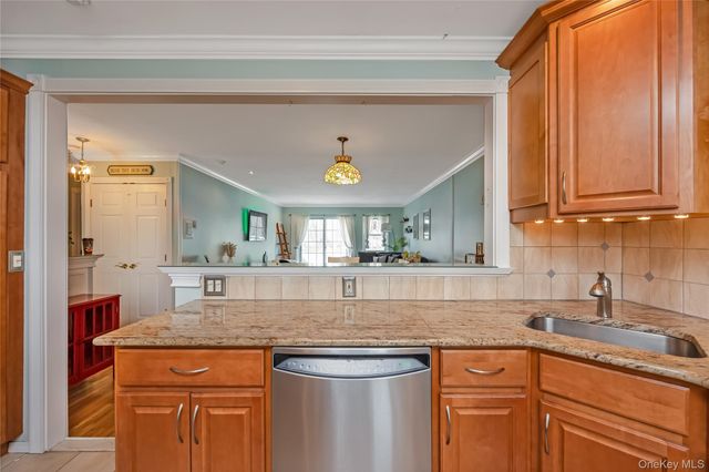 10 Glen Hollow Road C7, Holtsville, NY 11742