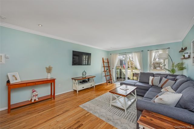 10 Glen Hollow Road C7, Holtsville, NY 11742