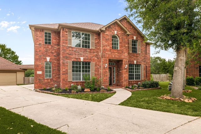 8410 Columbus Ct, Pearland, TX 77584