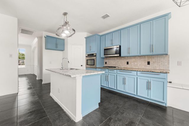 8410 Columbus Ct, Pearland, TX 77584