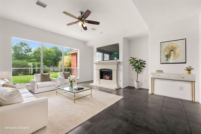 8410 Columbus Ct, Pearland, TX 77584