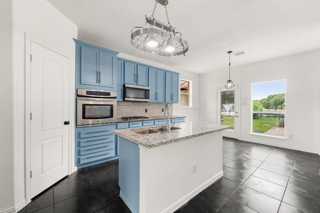 8410 Columbus Ct, Pearland, TX 77584