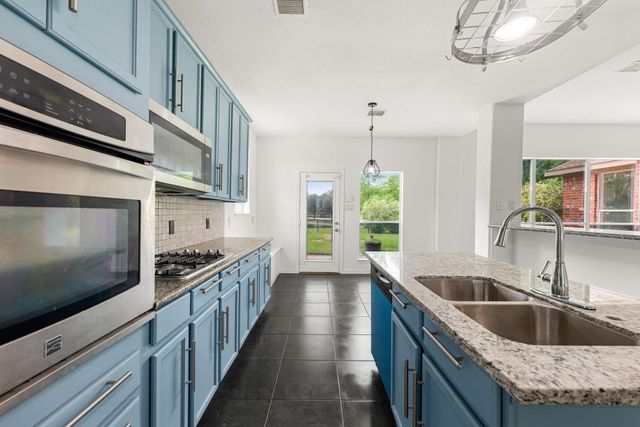 8410 Columbus Ct, Pearland, TX 77584