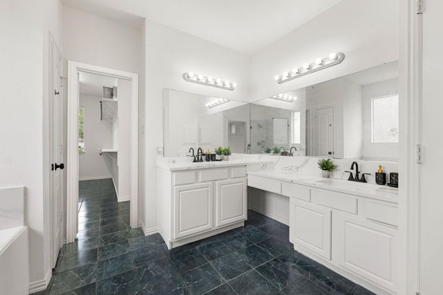 8410 Columbus Ct, Pearland, TX 77584