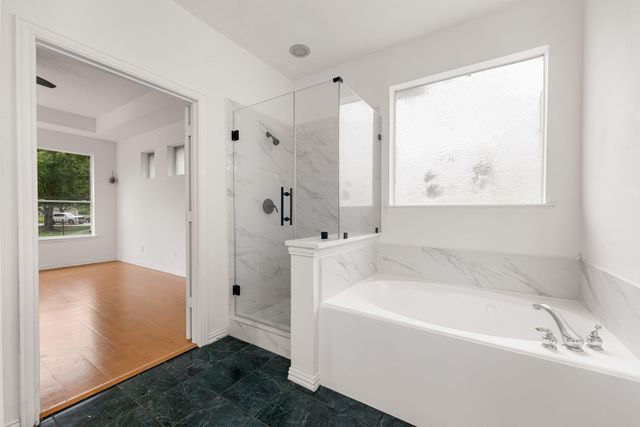 8410 Columbus Ct, Pearland, TX 77584