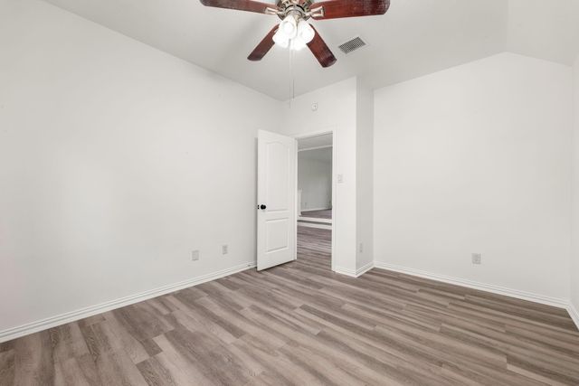 8410 Columbus Ct, Pearland, TX 77584