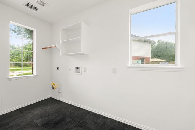 8410 Columbus Ct, Pearland, TX 77584