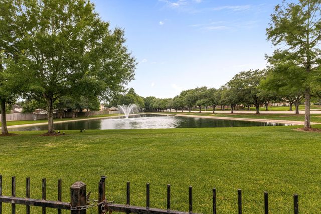 8410 Columbus Ct, Pearland, TX 77584