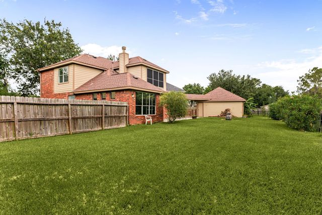 8410 Columbus Ct, Pearland, TX 77584