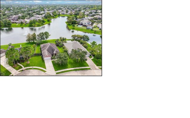 8410 Columbus Ct, Pearland, TX 77584