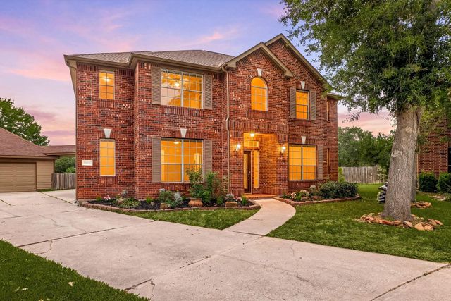 8410 Columbus Ct, Pearland, TX 77584