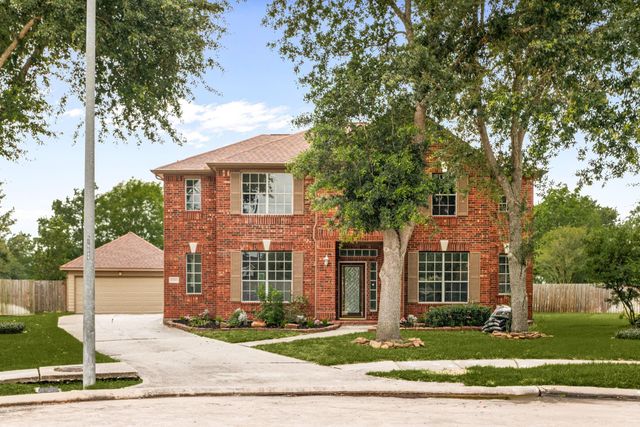 8410 Columbus Ct, Pearland, TX 77584