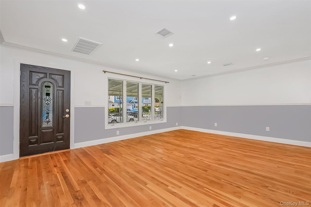 2088 Renfrew Avenue, Elmont, NY 11003 — photo 3