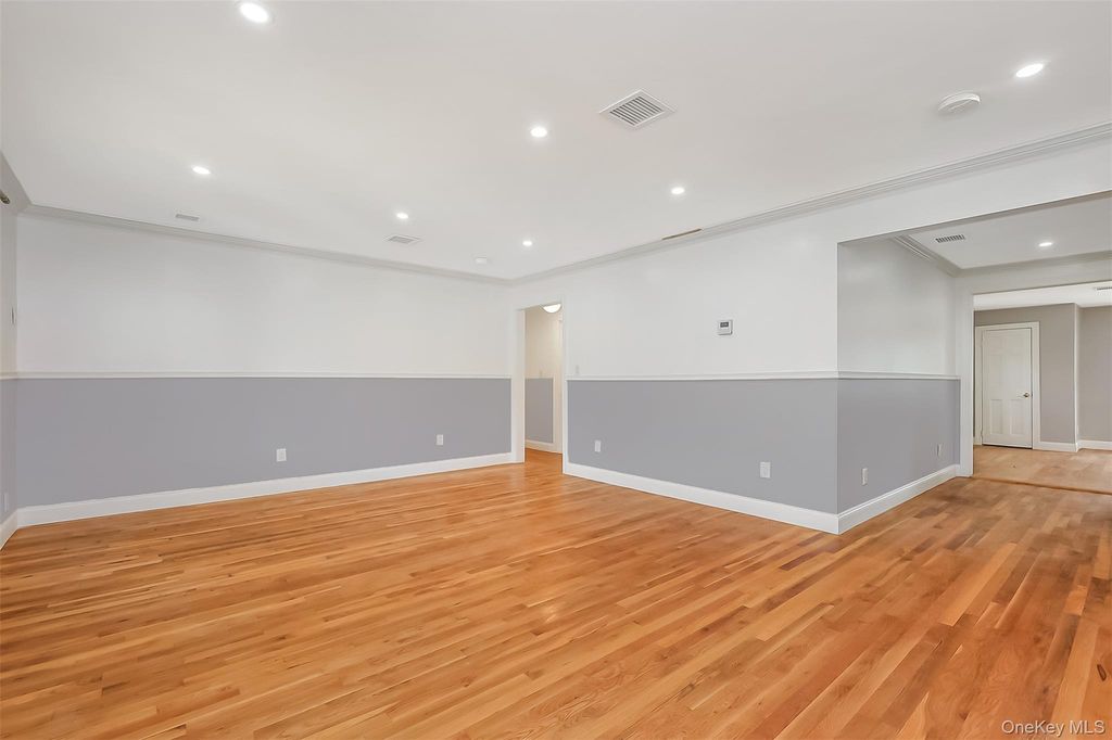 2088 Renfrew Avenue, Elmont, NY 11003 — photo 4