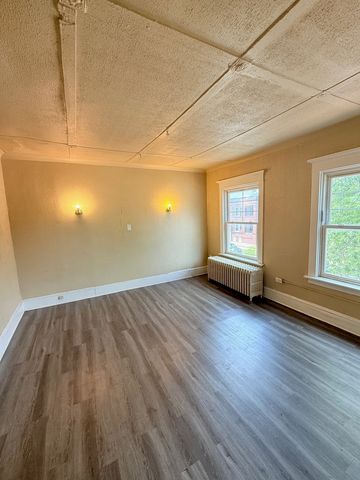 7047 S EBERHART Avenue, Chicago, IL 60637