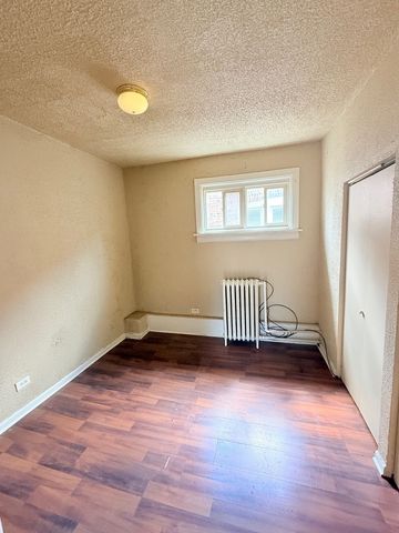 7047 S EBERHART Avenue, Chicago, IL 60637