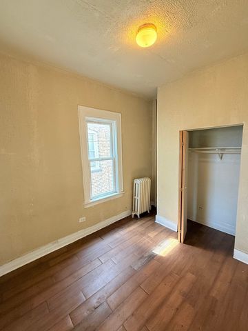 7047 S EBERHART Avenue, Chicago, IL 60637