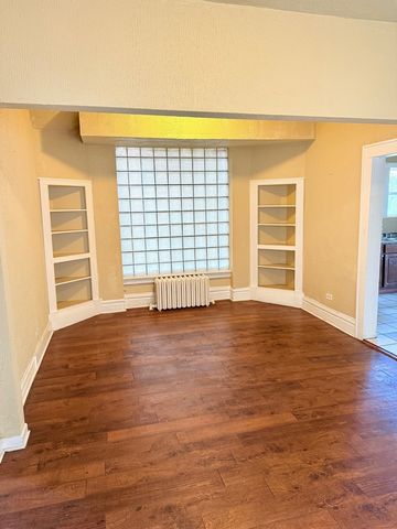 7047 S EBERHART Avenue, Chicago, IL 60637