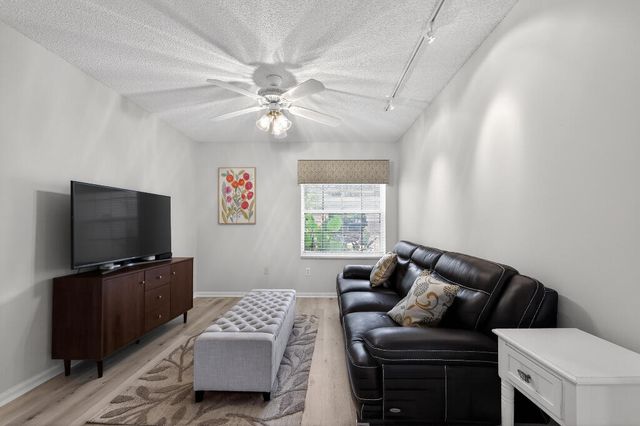 7634 Majestic Palm Drive 101, Boynton Beach, FL 33437
