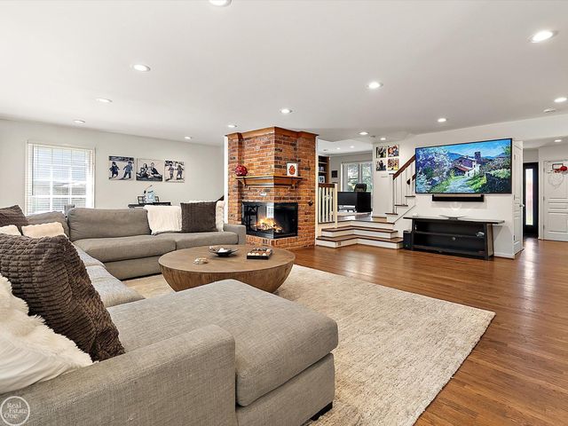 4547 Valleyview Drive, West Bloomfield, MI 48323