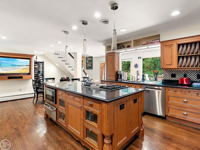 4547 Valleyview Drive, West Bloomfield, MI 48323