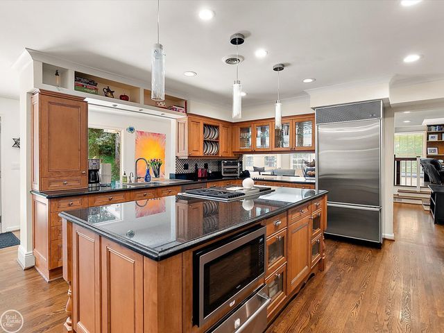 4547 Valleyview Drive, West Bloomfield, MI 48323