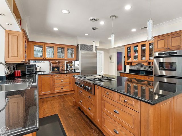 4547 Valleyview Drive, West Bloomfield, MI 48323