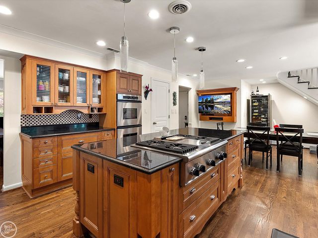 4547 Valleyview Drive, West Bloomfield, MI 48323