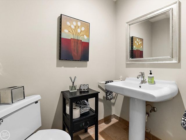 4547 Valleyview Drive, West Bloomfield, MI 48323