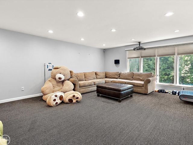 4547 Valleyview Drive, West Bloomfield, MI 48323