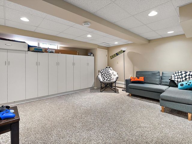 4547 Valleyview Drive, West Bloomfield, MI 48323