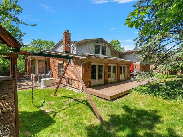 4547 Valleyview Drive, West Bloomfield, MI 48323