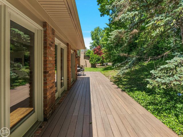 4547 Valleyview Drive, West Bloomfield, MI 48323